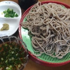 ざる蕎麦と手作りだし醤油。